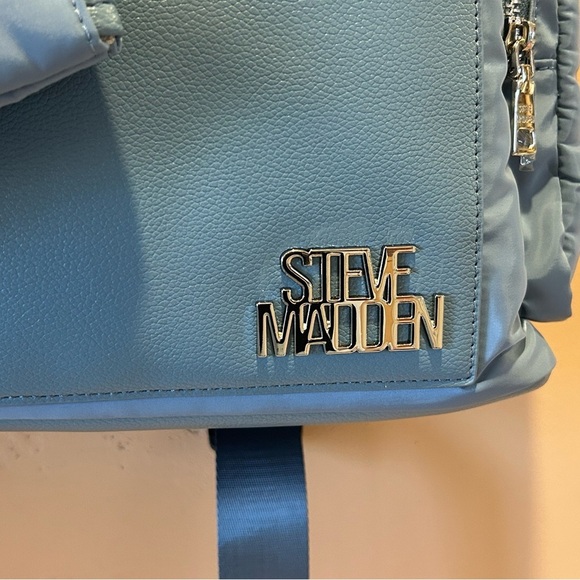 Steve Madden BHAYVE Large Blue Backpack With Matching Wristlet - Picture 5 of 8